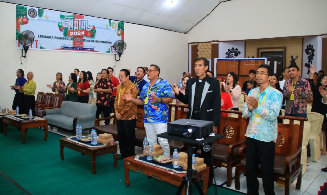 Mendapat Kado Natal, Satu Orang Warga Binaan Lapas Banyuwangi Terima Remisi Khusus Hari Raya Natal 2024