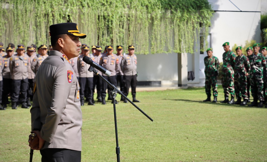 Polresta Banyuwangi Terjunkan Ratusan  Personel Pengamanan Gabungan  Amankan Penghitungan Rekapitulasi  Hitung suara  Pilkada 2024