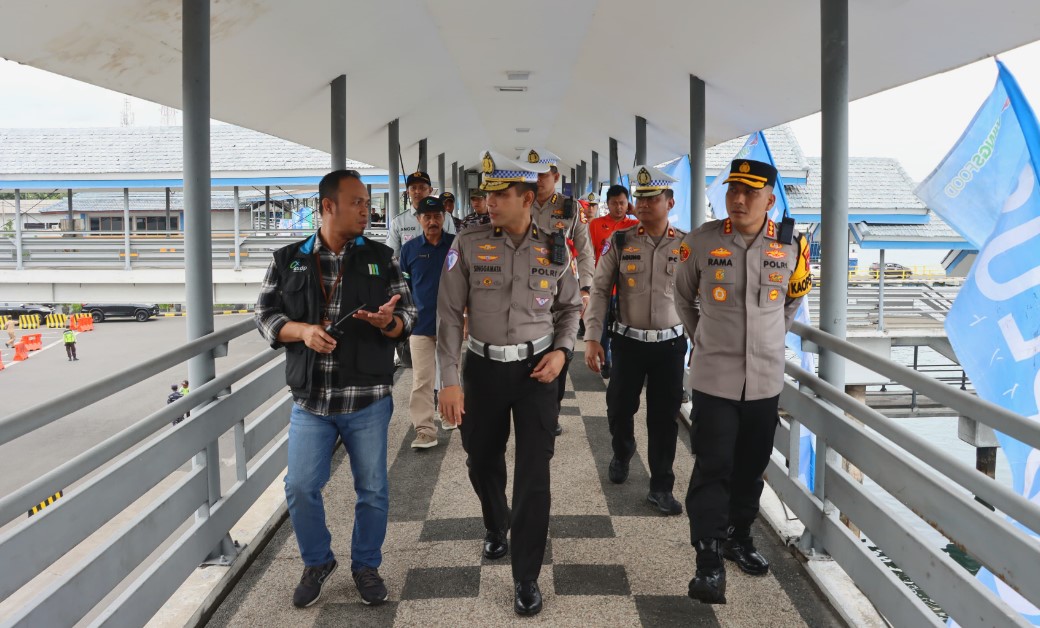 Tinjau Langsung Lalu  Lintas  ASDP Ketapang Banyuwangi Lancar, Pamatwil Kor Lantas Polri  Apresiasi Kinerja Pengamanan Dan Stage Holder Terkait