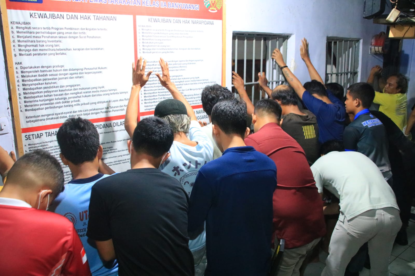 Tingkatkan Kewaspadaan Saat Libur Panjang, Lapas Banyuwangi Sidak Kamar Warga Binaan
