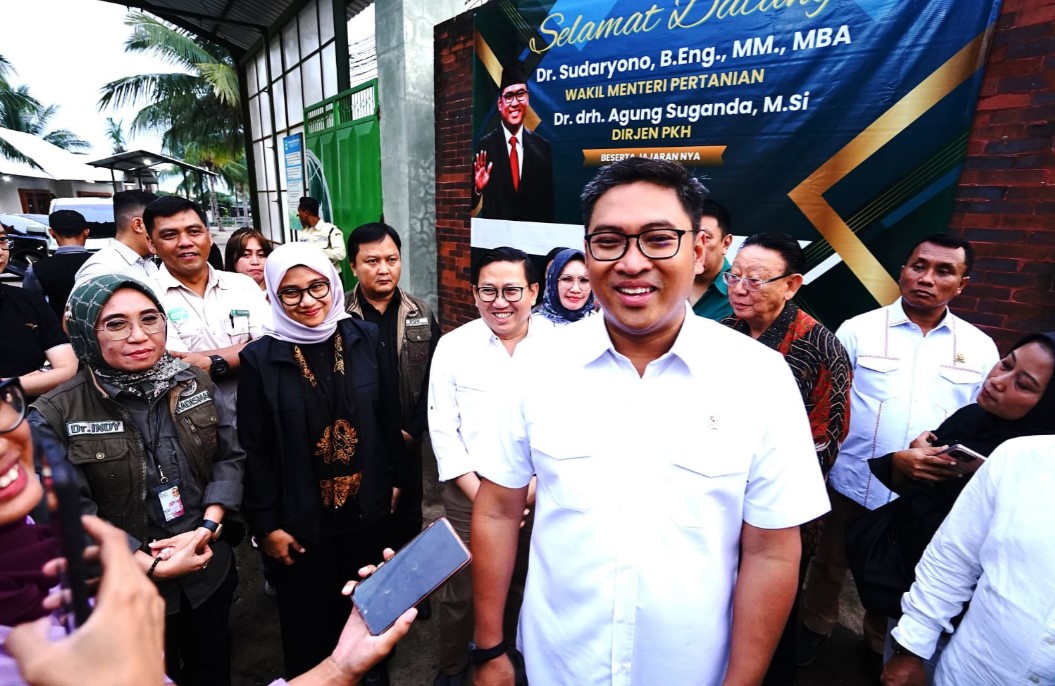 Wamen Pertanian Tinjau Peternakan Sapi Perah Modern di Banyuwangi