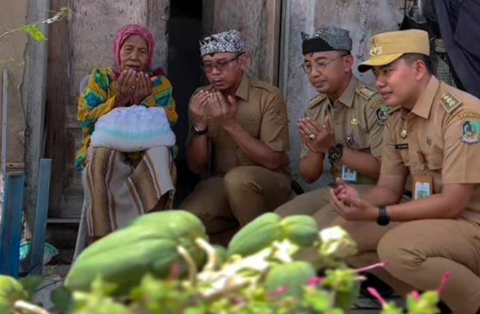 Pemkab Banyuwangi Salurkan 2.657 Paket Sembako dari Pengalihan Karangan Bunga Pelantikan Bupati dan Wakil Bupati