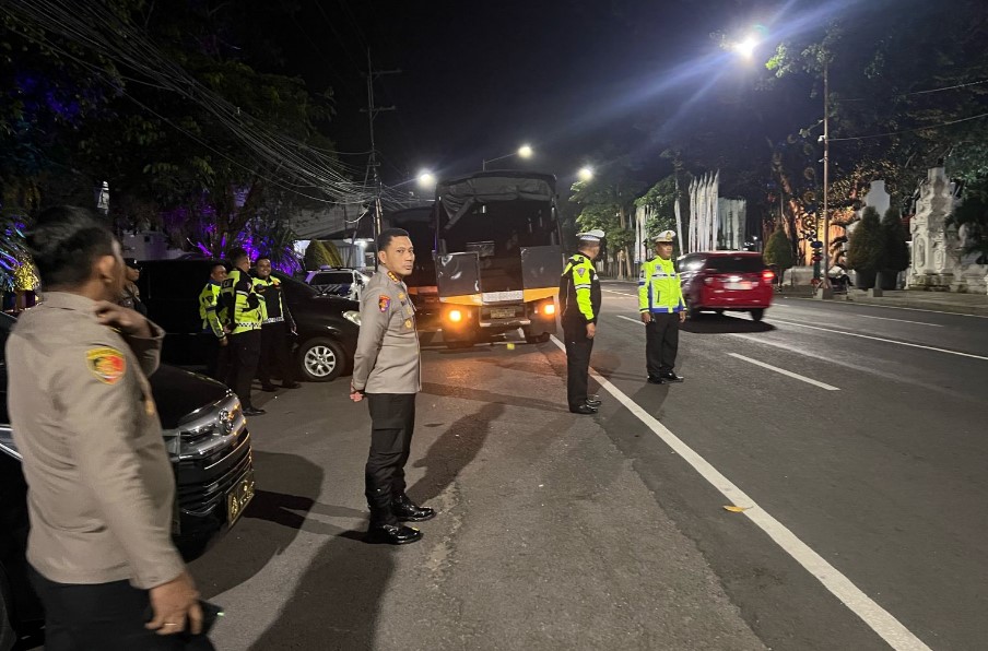 Kapolresta Banyuwangi Gelar Patroli Skala Besar, Antisipasi Perang Sarung dan Balap Liar