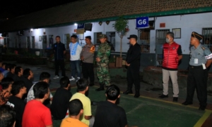 Lapas Banyuwangi Libatkan TNI, Polri dan BNN Geledah Kamar Hunian Warga Binaan