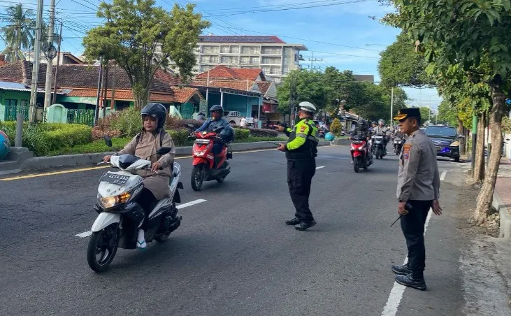 Berikan Rasa Aman dan Nyaman di Jalan Raya, Polresta Banyuwangi Gencarkan Commander Wish Pagi
