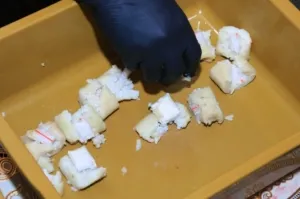Petugas Lapas Banyuwangi Gagalkan Upaya Penyelundupan Paket Diduga Narkoba Jenis Sabu Dalam Lontong