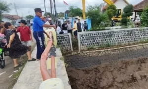 Debit Sungai Badeng Naik, Warga Alasmalang Cemas Potensi Banjir