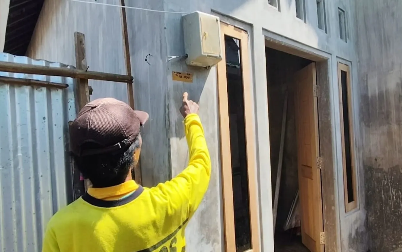 PLN Putus Listrik Buruh Tani di Singojuruh, Diduga Curi Daya lewat Kabel Bolong