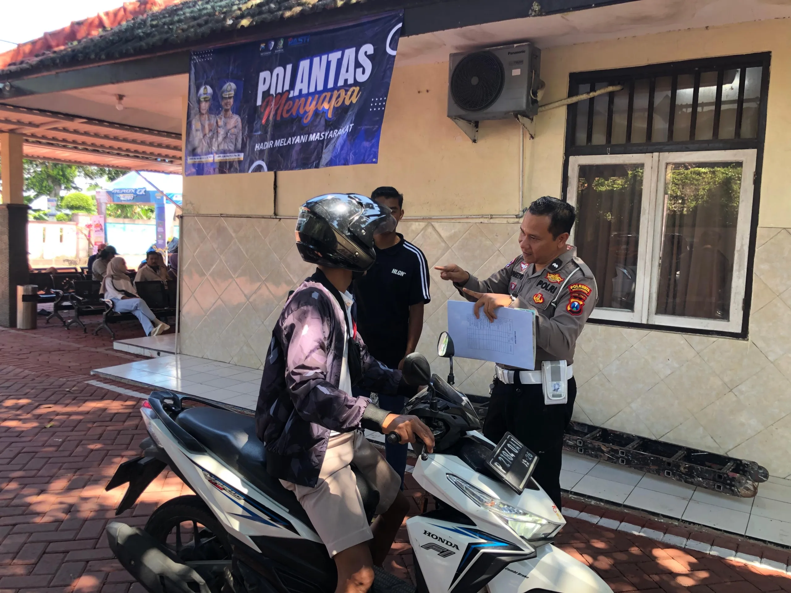 Ditlantas Polda Jatim Luncurkan Program “Polantas Menyapa” di Banyuwangi