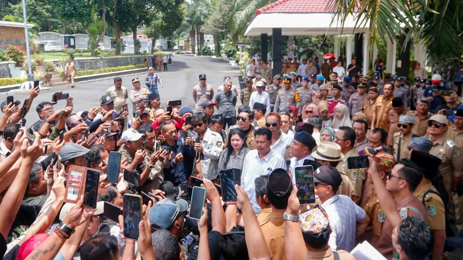 Kades se-Banyuwangi Demo, Oknum DPRD Akhirnya Minta Maaf dan Cabut Pernyataan