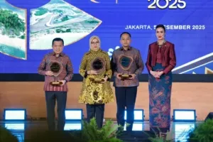 Berkontribusi Besar bagi Pariwisata Nasional, Bupati Ipuk Dianugerahi MITL