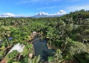 Banyu Kuwung, Pemandian Alami Lereng Ijen yang Jadi Destinasi Favorit Wisatawan