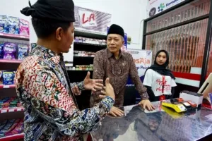 Kunjungi Banyuwangi, Menkop Ferry Juliantono Resmikan KDMP di Kelurahan Tukang Kayu