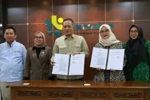 Menkop dan Bupati Banyuwangi Teken MoU Percepatan Pengembangan Koperasi Merah Putih