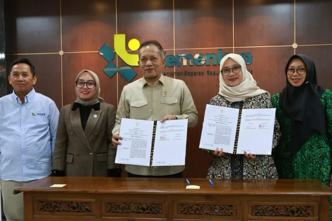 Menkop dan Bupati Banyuwangi Teken MoU Percepatan Pengembangan Koperasi Merah Putih