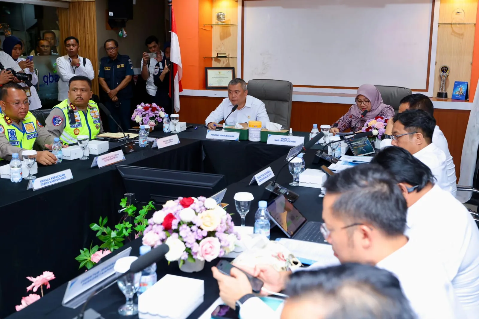 Antisipasi Lonjakan Nataru, Menhub Dudy Pimpin Rakor di Pelabuhan Ketapang