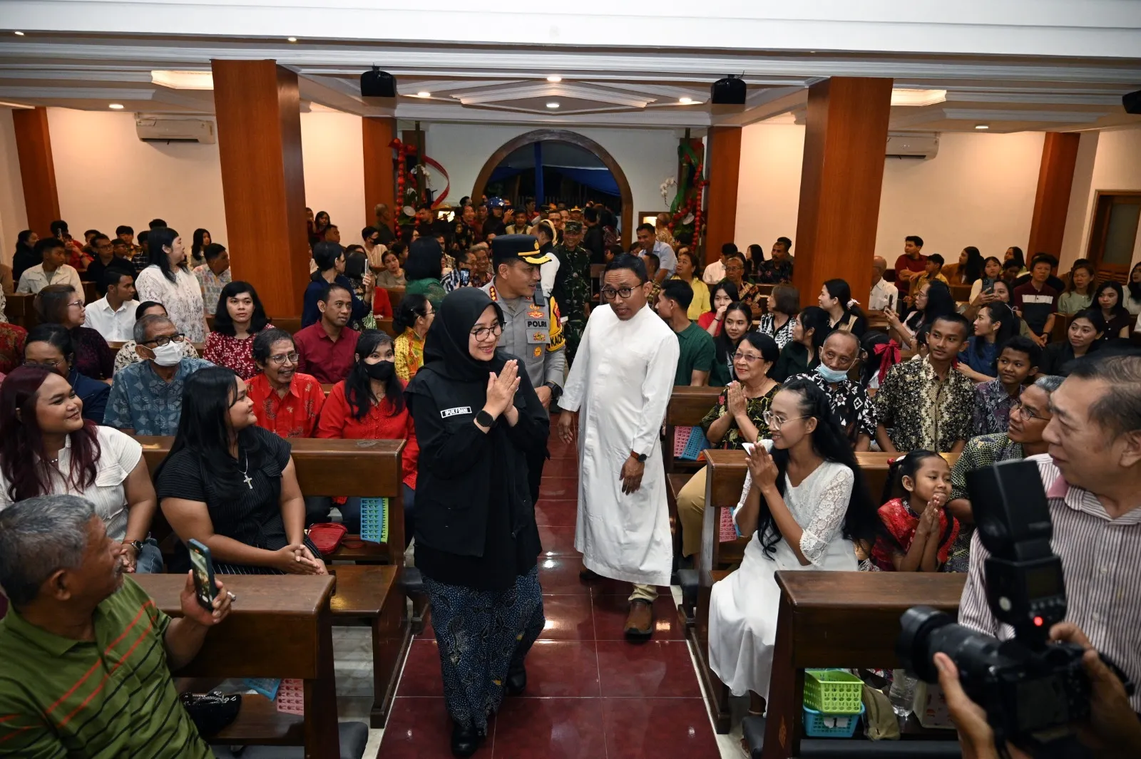 Malam Natal, Bupati Ipuk dan Forkopimda Patroli Gereja di Banyuwangi