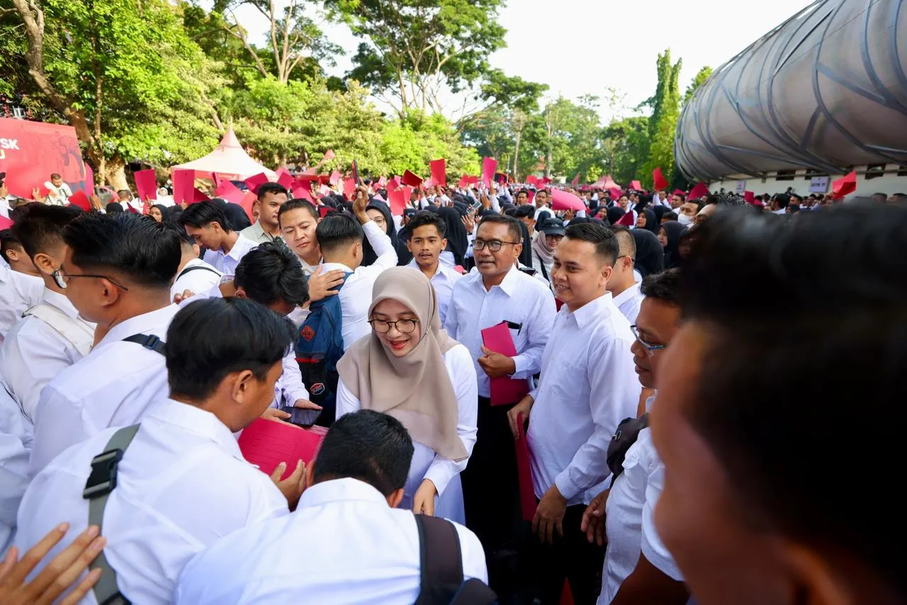 Senyum dan Tangis Haru Iringi Pengangkatan 4.888 Honorer Banyuwangi Jadi PPPK Paruh Waktu
