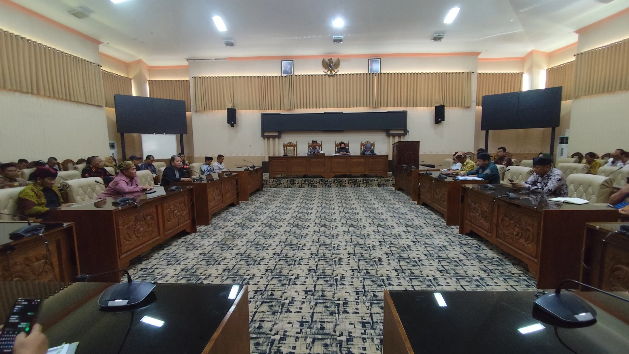 Efisiensi Anggaran Tekan Siltap, Perangkat Desa Banyuwangi Mengadu ke DPRD