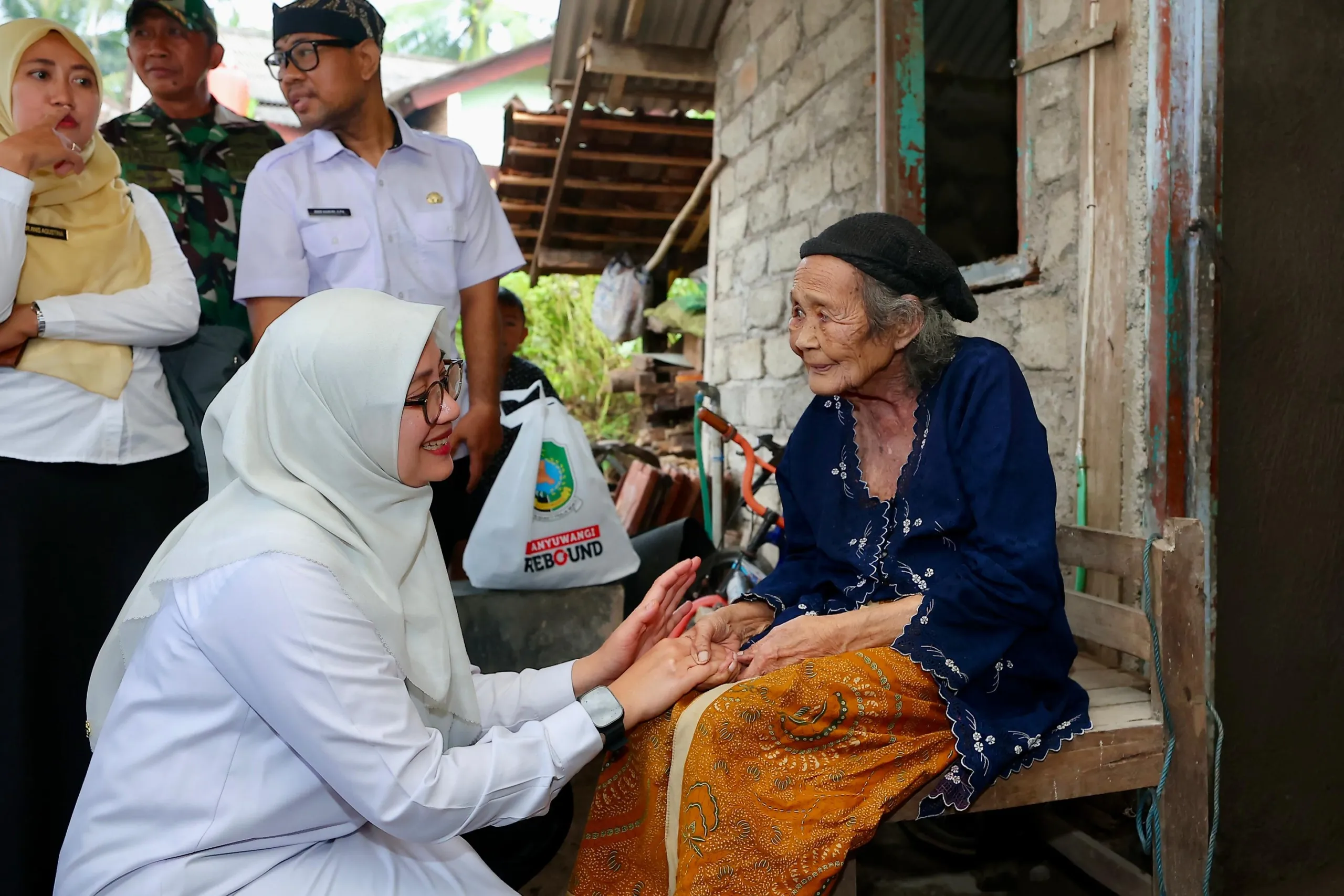Bupati Ipuk Kembali Gerakkan ASN Banyuwangi Berbagi, Puluhan Ribu Paket Sembako Disalurkan