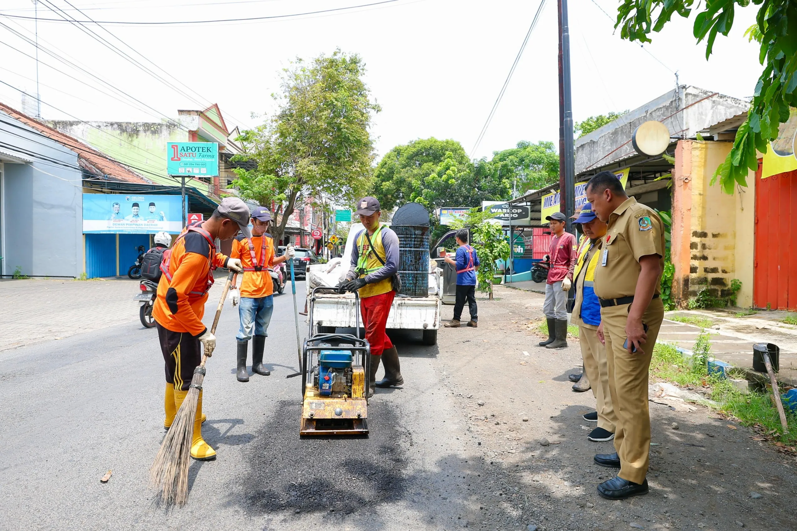 Kerahkan Satgas Jalan Berlubang, Banyuwangi Perbaiki Ratusan Titik Jalan Target Tuntas Sebelum Lebaran