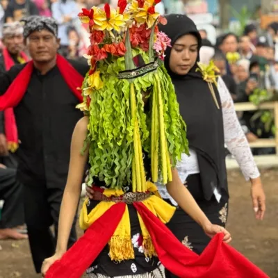 Pesona Mistis Seblang Olehsari Kembali Memikat, Penari Baru Jadi Sorotan Ribuan Pengunjung