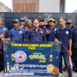 Ramadan Penuh Berkah, Forum Rogojampi Bersatu Berbagi Takjil kepada Pengguna Jalan