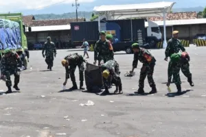 Sentuhan Prajurit Kodim 0825/Banyuwangi Ubah Parkiran LCM Bulusan Jadi Lebih Rapi, Bersih, dan Sehat