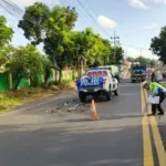 Diduga Tak Terlihat, Pemotor Tabrak Truk Berhenti dan Meninggal di Tempat