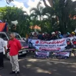 Aksi Damai Massa Tuntut Bupati dan Wakil Bupati Mundur di Depan Kantor Pemda Banyuwangi