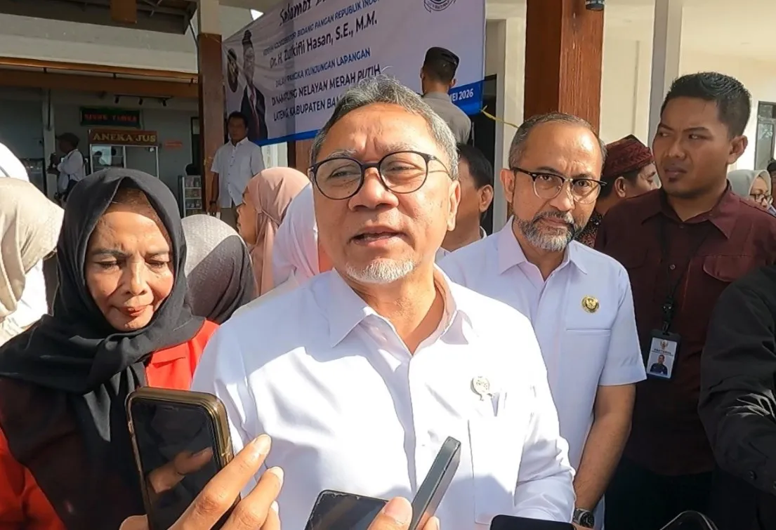 Fokus Tingkatkan Daya Tawar Ikan Tangkapan Nelayan, Zulkifli Hasan Menko Pangan RI Tinjau Kampung Nelayan Merah Putih di Kelurahan Lateng Banyuwangi