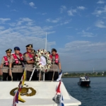 Ziarah Laut di Selat Bali, Polresta Banyuwangi Gaungkan Semangat Pengabdian pada HUT Bhayangkara Ke-80
