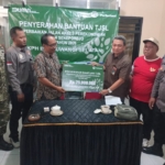 Perhutani Salurkan Bantuan TJSL Rp25 Juta untuk Perbaikan Jalan Warga Sekitar Hutan di Banyuwangi